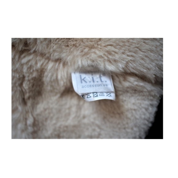 Faux fur infinity scarf in cream color NEW - Picture 5 of 5